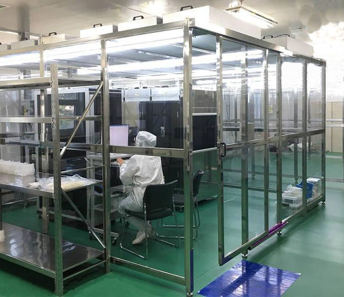 百級潔凈棚配置由FFU、初效過濾器、高效過濾器過濾，再加風淋室、傳遞窗等凈化設備才能達到效果。