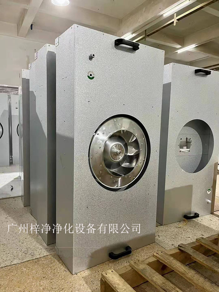 群控FFU是把幾十,幾百乃至上千臺FFU通過FFU監(jiān)控主機將其連接起來并進行監(jiān)控。